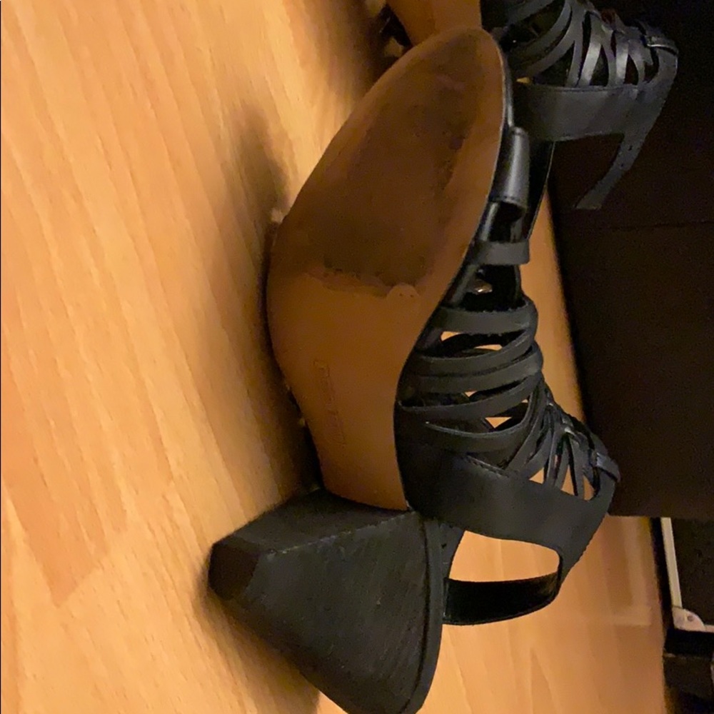 Shoes - Picture 4 of 6